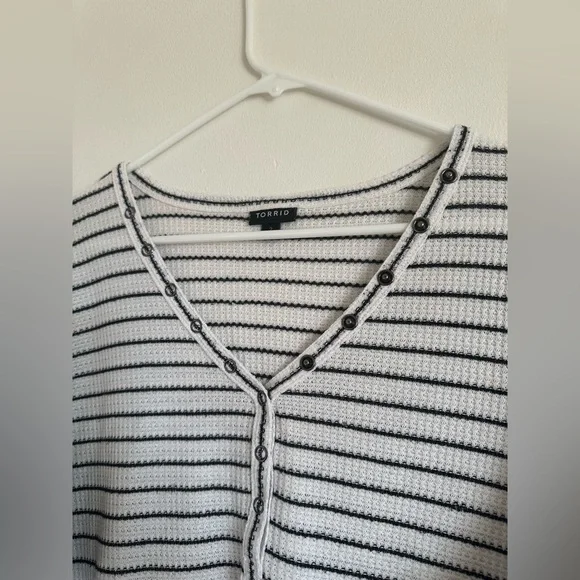 Torrid Waffle Snap Henley Long Sleeve Shirt - Picture 4 of 8